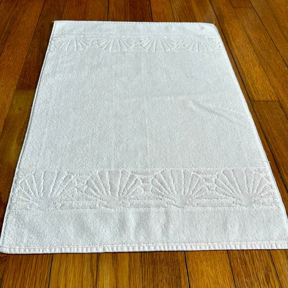 Vintage Fieldcrest Seashell Hand Towel – Soft Peach Cotton, Made in USA - Picture 13 of 13